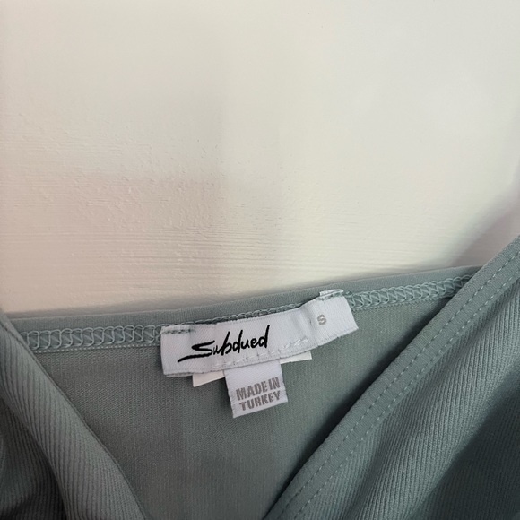 Subdued green tank top - Picture 3 of 3